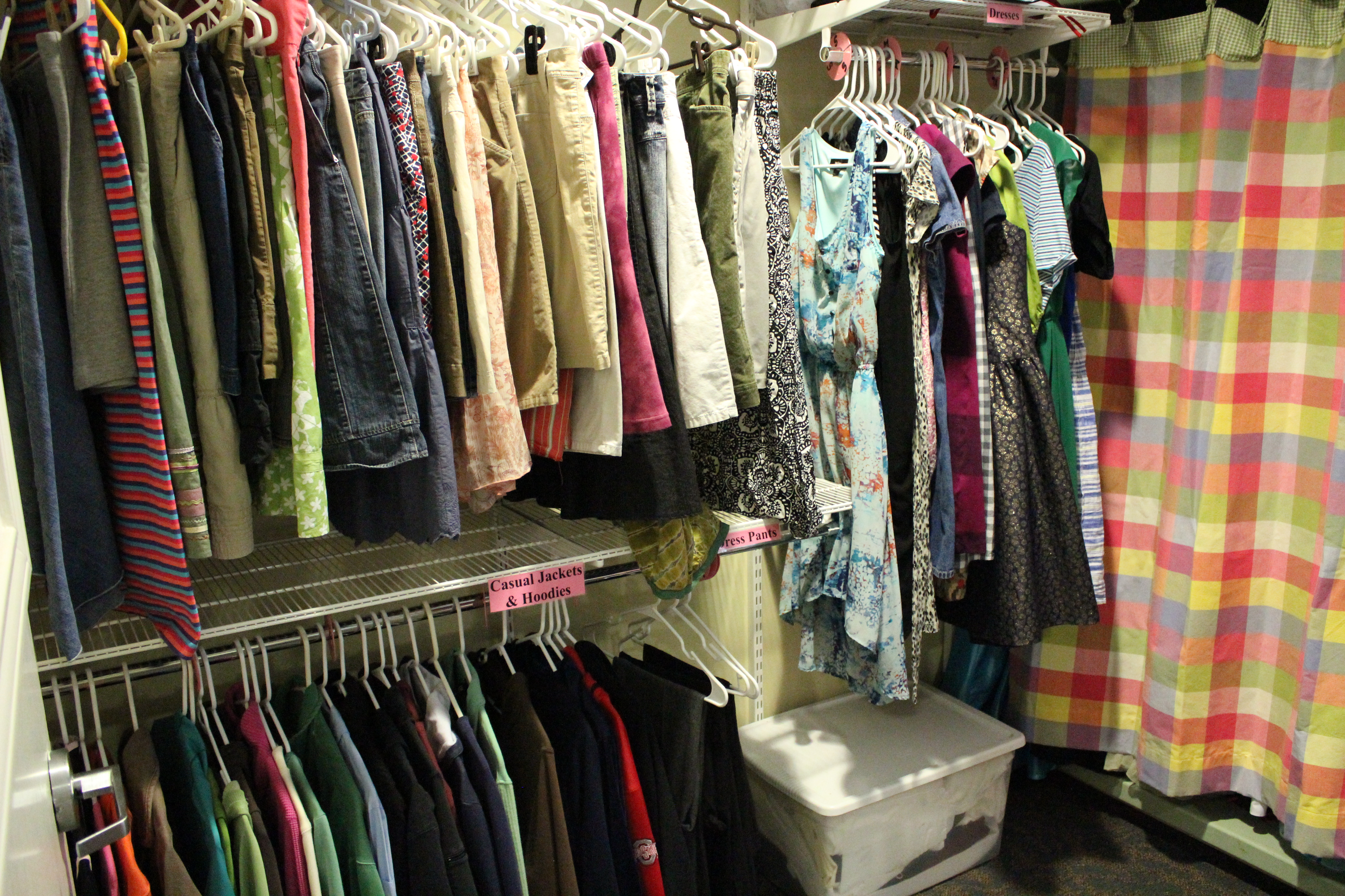 clothes closet the settlement